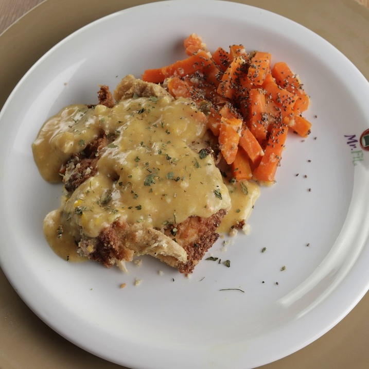 Frango crocante fit com creme de milho e Cenouras cozidas no vapor com azeite e chia. - Imagem 4