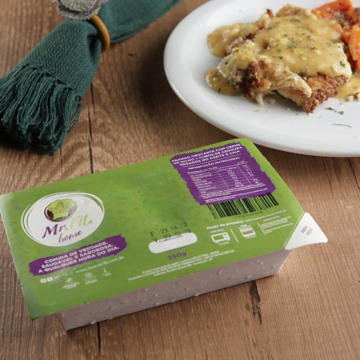 Frango crocante fit com creme de milho e Cenouras cozidas no vapor com azeite e chia. - Imagem 5