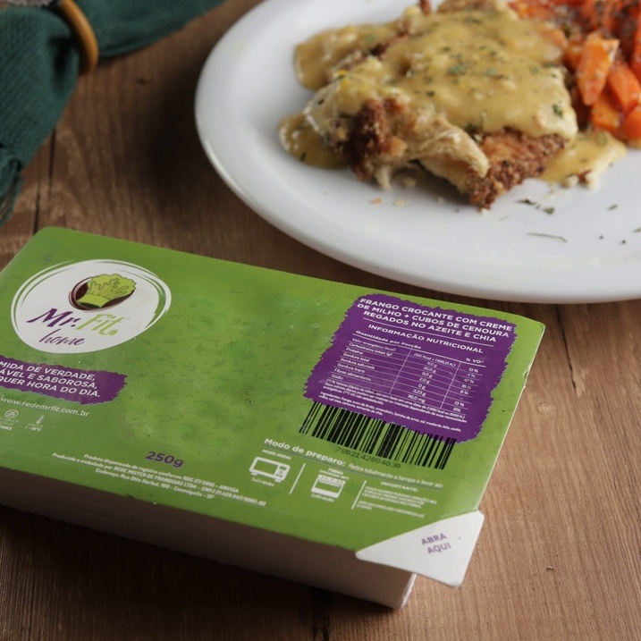 Frango crocante fit com creme de milho e Cenouras cozidas no vapor com azeite e chia. - Imagem 6